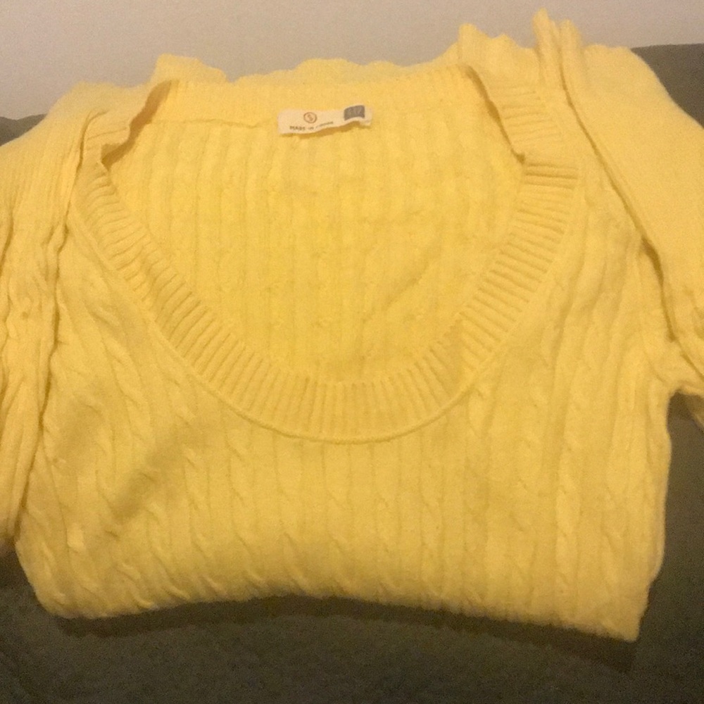 Gap sweater